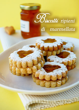 Biscotti ripieni di marmellata