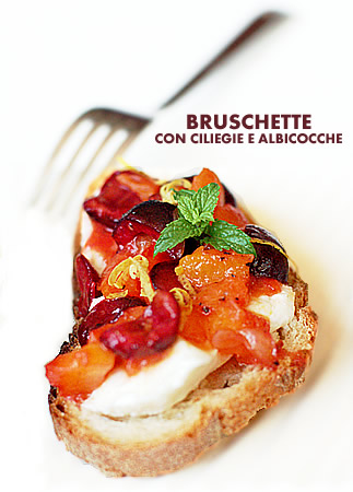 Bruschetta con ciliegie e albicocche