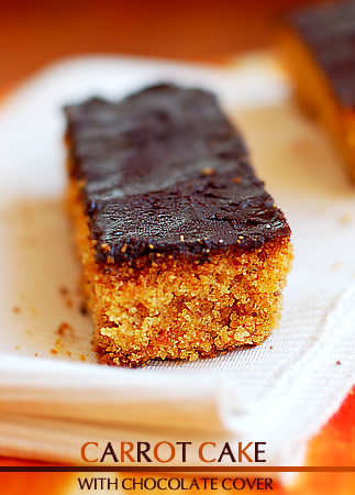 Torta di carote ricoperta di cioccolato