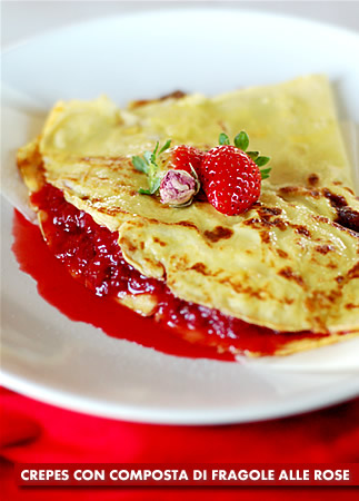 Crepes con composta di fragole al profumo di rosa