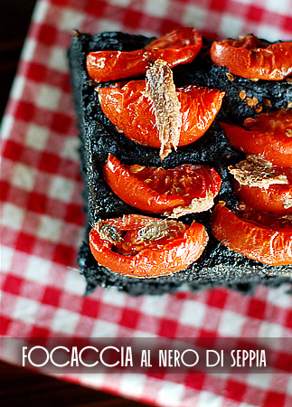 Focaccia al nero di seppia