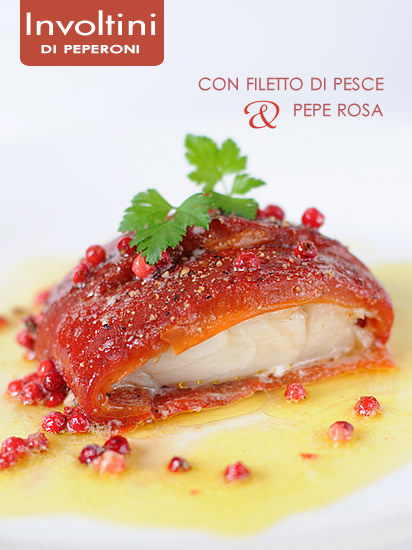 Involtini di peperoni rossi con filetto di pesce e pepe rosa