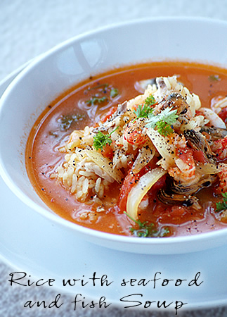 Zuppa di riso con frutti di mare e pesce