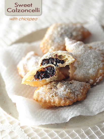 Sweet calzoncelli with chickpea