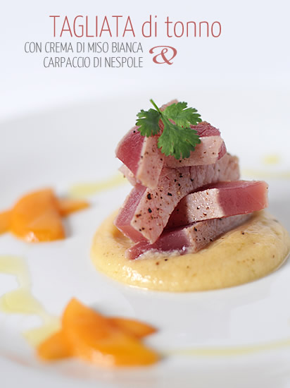 Tagliata di tonno con crema di biso bianca e carpaccio di nespole