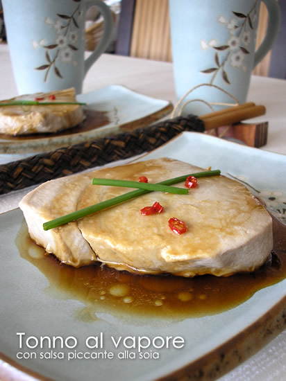 Tonno al vapore con salsa piccante alla soia