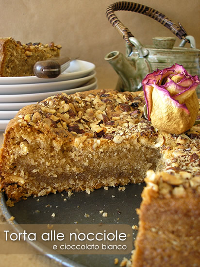 Torta alle nocciole e cioccolato bianco