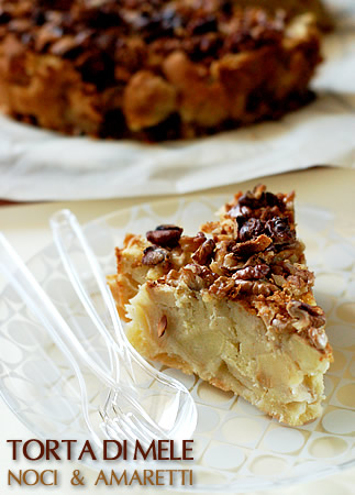 Torta di mele, noci e amaretti